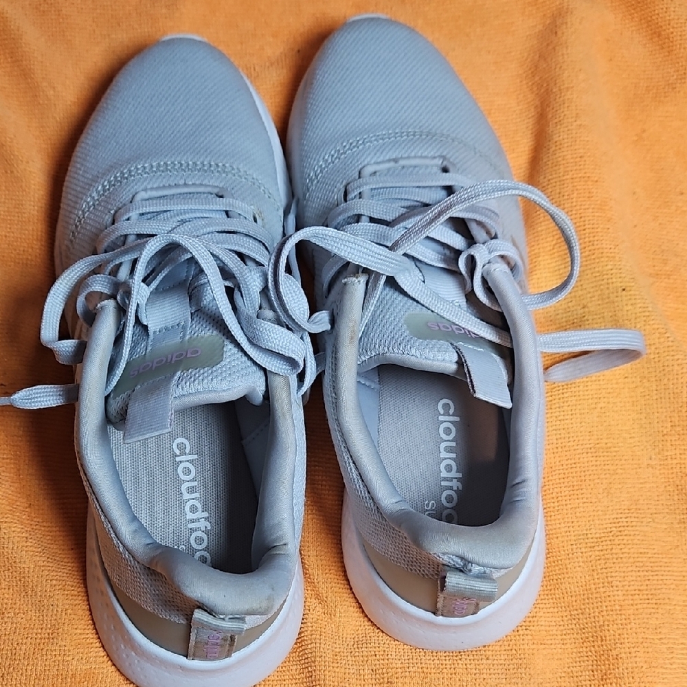adidas Women's Light Gray Sneakers